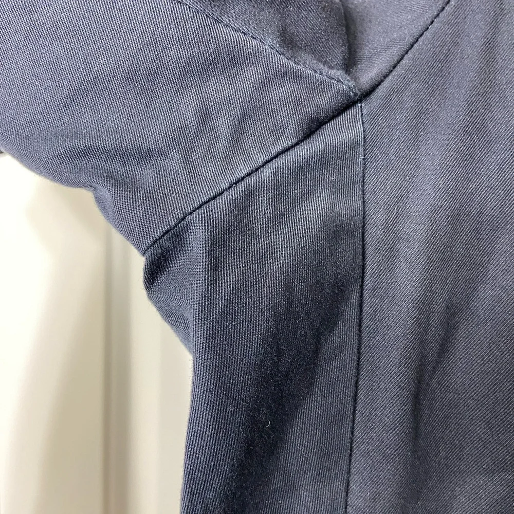 EUC Lands End women’s navy button hem capri cropped khaki pants bottoms 8 petite - Picture 2 of 6